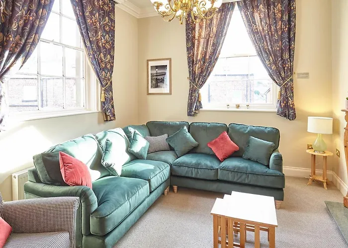 Host & - The Old Chapel * Whitby