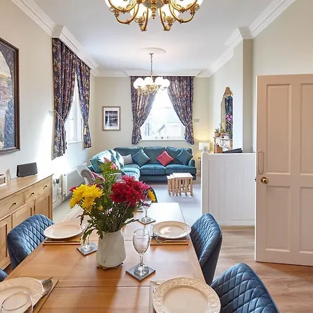 Host & - The Old Chapel Apartment Whitby