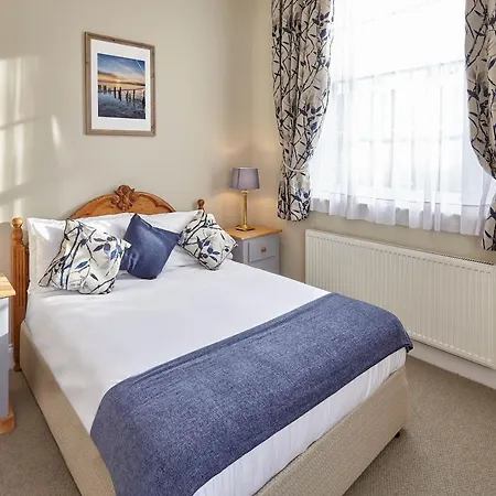 Host & - The Old Chapel